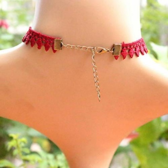 Red Rose Crochet Cameo Pendant Choker Bib Necklace - Picture 5 of 8